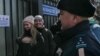 Граждане России стоят в очереди у генконсульства РФ, чтобы принять участие в выборах президента России. Алматы, 17 марта 2024 года