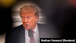Дональд Трамп грозит судом газете Wall Street Journal из-за публикации о поздравительном письме Джеффри Эпштейну